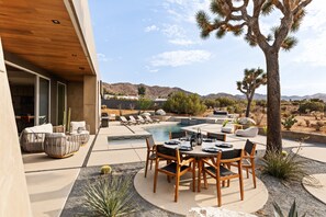 Al fresco dining under the Joshua Trees.