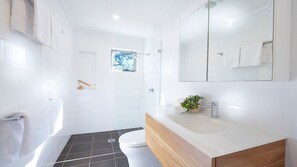 Buwarla House | Bedroom 1 | Ensuite