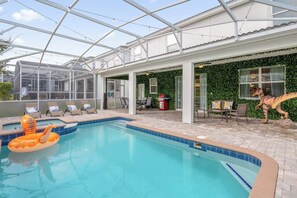 Private Swimming Pool and Hot Tub