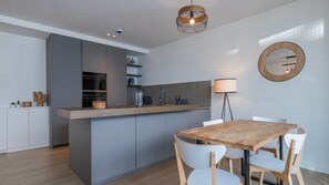 The fully equipped kitchenette has all the appliances you may require to prepare a delicious home cooked meal #homecooking #portugal #pt #lisbon