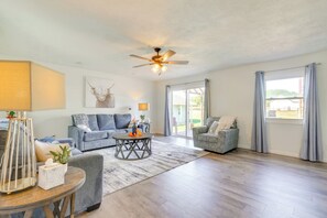 Living Room | 1 Queen Sleeper Sofa | 1 Twin Sleeper Sofa | Smart TV | Free WiFi