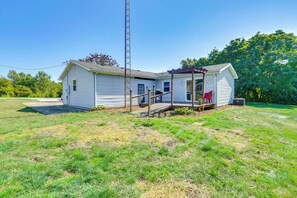 Home Exterior | Private Deck | Self Check-In | 4 Mi to Cass County Fairgrounds