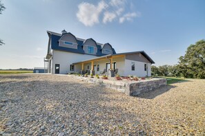 Exterior | Private Porch