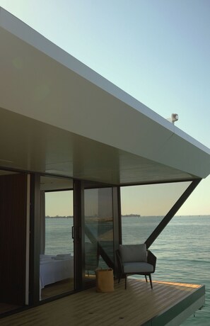 Activities, Amenities, Balcony / Terrace / Patio, Building Exterior, Main Entrance, Spring, Summer, Wellness