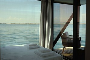 Activities, Amenities, Balcony / Terrace / Patio, Building Exterior, Main Entrance, Spring, Summer, Wellness
