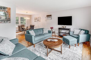 Living Room | Free WiFi | Electric Heat | Smart TV | Main Floor