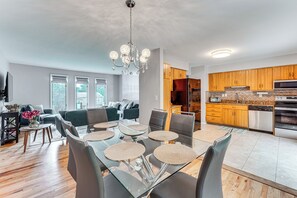 Dining Area | Dishware/Flatware Provided | Main Level