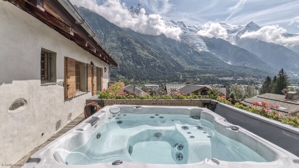 Bain à remous extérieur