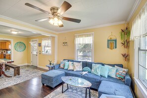 Living Room | Free WiFi | Smart TV