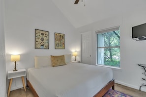 104_Scudder_Ln_Wimberley_TX_78676_USA-Bedroom-IMG_3160