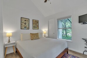 104_Scudder_Ln_Wimberley_TX_78676_USA-Bedroom-IMG_3160