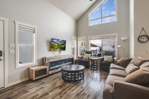Living Room with Fireplace, TV and Sofa Bed