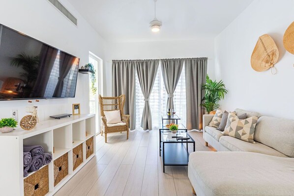NEW UNIT WITH BEACH AND POOL  ACCESS - N B301 (2062)