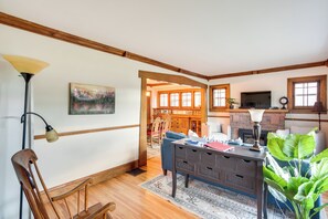 Living Room | 1st Floor | Free WiFi | Central A/C & Heating