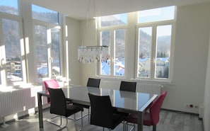 Esszimmer im Turm. Ausblick über Bad Harzburg und Sicht auf den Burgberg