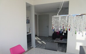 Blick vom Turmzimmer ins Wohnzimmer
