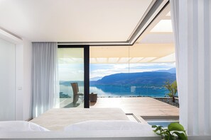 Wake up to breathtaking sea views, right from your bed!