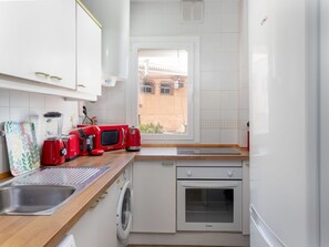 Spüle, Cabinetry, Countertop, Sinken, Zapfhahn, Küchengerät, Küche, Herd, Haushaltsgerät, Holz