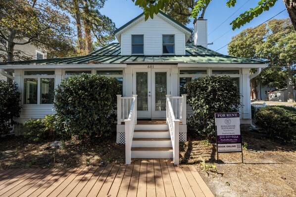 Welcome to 601 King Charles!