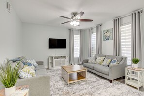 Living Room | Free WiFi | Smart TV | Central A/C & Heating | 1st Floor