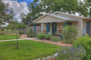 Welcome to Nandina Cottage at The Willows!