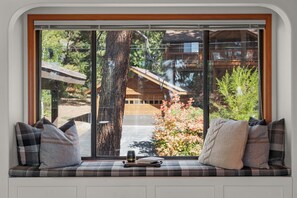 Reading Nook: Heritage Crest Tahoe