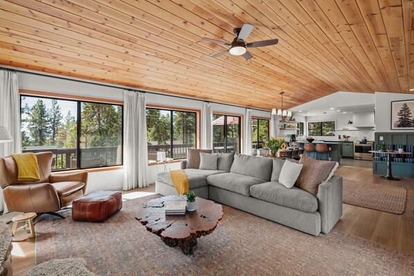 Couch: Heritage Crest Tahoe