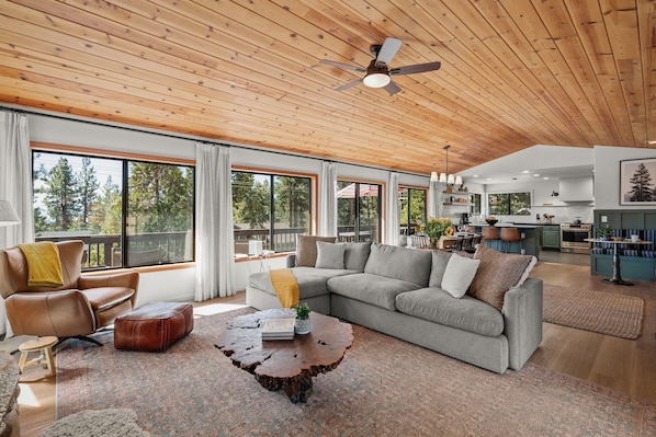 Couch: Heritage Crest Tahoe