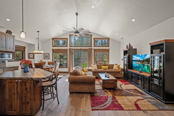 Living Area-Kings Bear Cabin