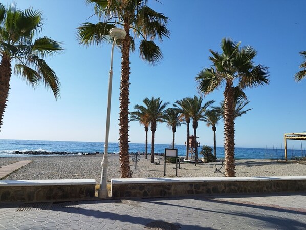 Playa delante del piso 