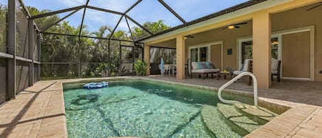 Screened in pool area - Paradise waiting for you!