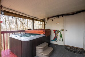 Hot Tub, Tub, Indoors, Floor, Flooring