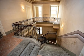 Propriété, Escaliers, Bois, Design Intérieur, Bâtiment, Sol, Fenêtre, Sol, Balustre