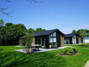 Plant, Sky, Building, Window, Tree, Natural Landscape, House, Land Lot, Grass, Shade