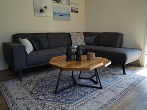 Table, Couch, Furniture, Property, Wood, Rectangle, Studio Couch, Comfort, Interior Design, Living Room
