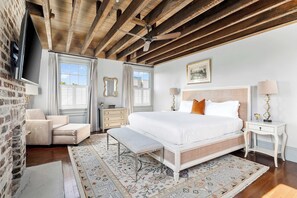 Spacious king bedroom