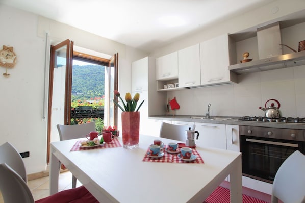 Autumn, Kitchen, Spring, Summer