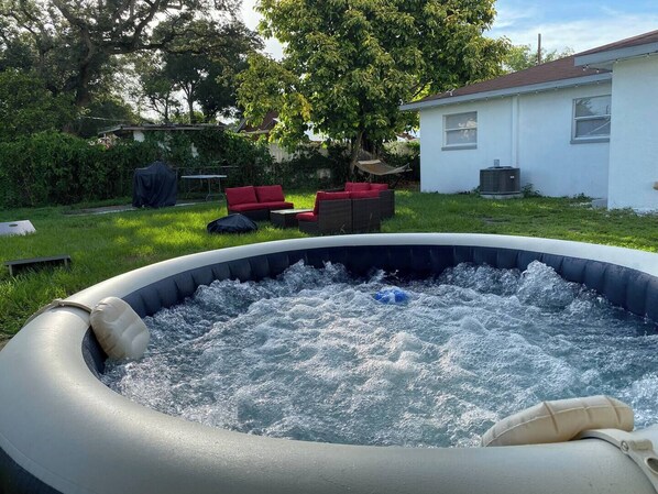 Outdoor spa tub