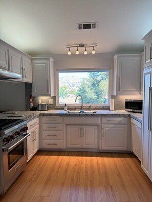 Fully equipped kitchen