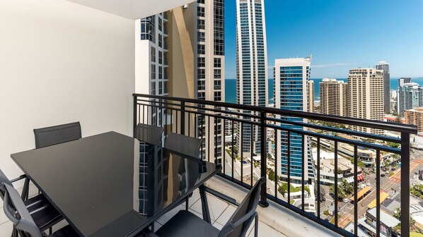 This home is perfectly located in the heart of Surfers Paradise, so as soon as you step out of the front door and onto the street, you'll be greeted with a huge variety of restaurants, entertainment, views, and beaches.