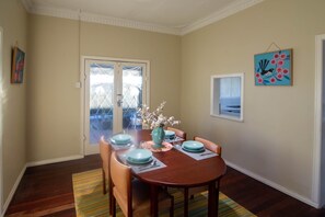 Dining Room - extendable table seats up to 8