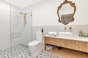 Each bedroom has its own spacious luxe en-suite bathroom.