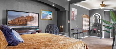 Large stunning studio w private entrance