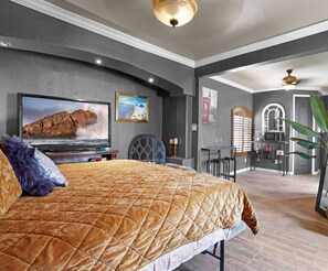 Large stunning studio w private entrance 