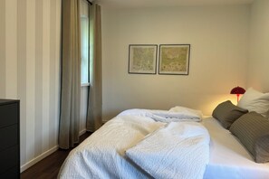 Schlafzimmer mit Doppelbett (180 x 200 cm)