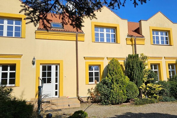 Außenseite Ferienhaus [Sommer]