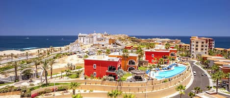 Vista frontal de la propiedad
