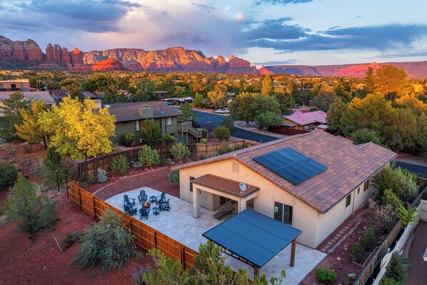 Located close to shopping, dining, coffee, movie theatres and trailheads