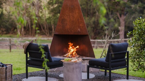 Latitude south coast - berry south coast accommodation foutdor fire pit