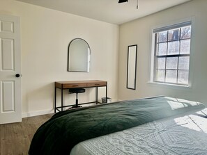 A dedicated workstation in the king room